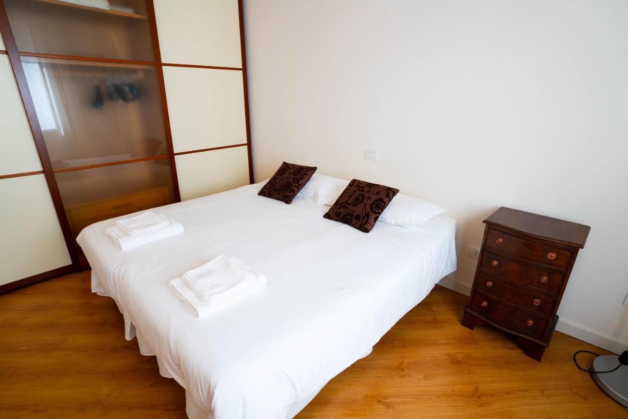 V12 Apartments - Alfieri 2A Новара Екстер'єр фото