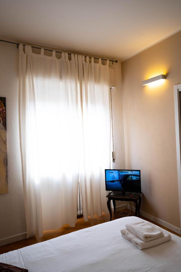 V12 Apartments - Alfieri 2A Новара Екстер'єр фото